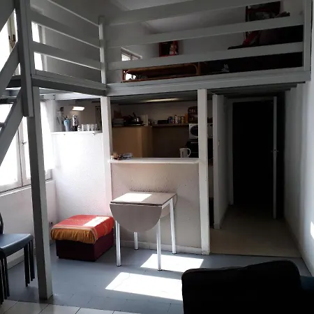 Mezzanine Proche Des Arènes